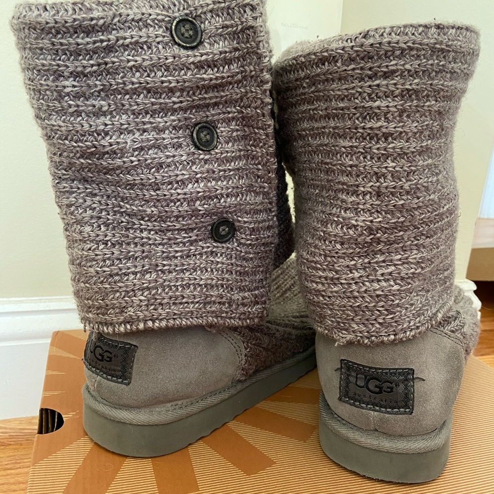 Grey sweater Ugg Boots